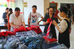 快樂研學(xué)、增長(zhǎng)知識(shí)，立志報(bào)國(guó)！